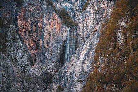 Téléchargez les photos : Cascade Slap Boka par Drone en Slovénie - en image libre de droit