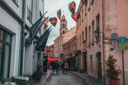 Téléchargez les photos : Vue sur la rue de Vilnius, Lituanie en automne - en image libre de droit