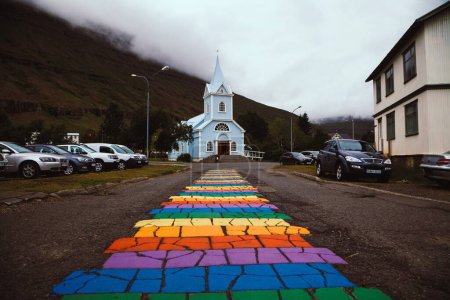 Foto de Iglesia Seydisfjardarkirkja en el este de Islandia - Imagen libre de derechos