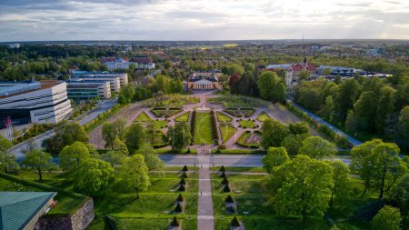 Téléchargez les photos : Jardins botaniques au Linneanum et au château d'Uppsala - en image libre de droit