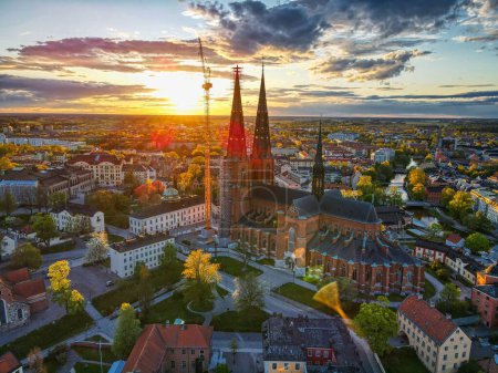 Téléchargez les photos : Uppsala, Suède Coucher de soleil par Drone en 4K - en image libre de droit