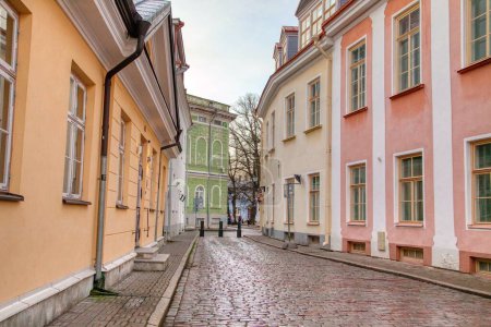 Téléchargez les photos : Vue sur les rues de la vieille ville de Tallinn - en image libre de droit