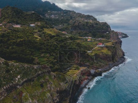 Foto de Vista del dron desde Miradouro de Sao Cristovao en Madeira, Portugal - Imagen libre de derechos