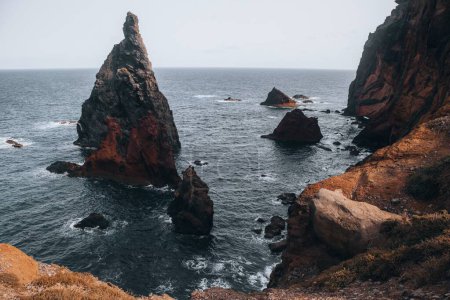 Téléchargez les photos : Gorilla Rock à Ponta de Sao Lourenco Zone de randonnée à Madère, Portugal - en image libre de droit