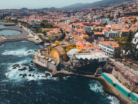 Foto de Fuerte De Madeira en Funchal, Madeira en Portugal por Drone - Imagen libre de derechos