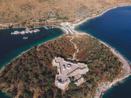 Téléchargez les photos : Le château de Porto Palerme en Albanie par Drone - en image libre de droit