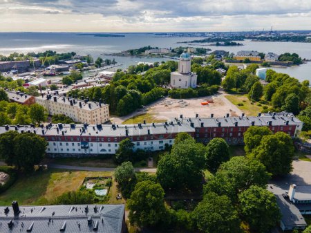 Téléchargez les photos : Suomenlinna Star Fort à Helsinki, Finlande par Drone - en image libre de droit