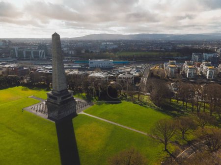 Téléchargez les photos : Wellington Monument à Dublin, Irlande par Drone - en image libre de droit
