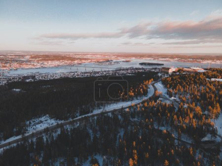 Vues sur Sodra Berget à Sundsvall, Suède par Drone