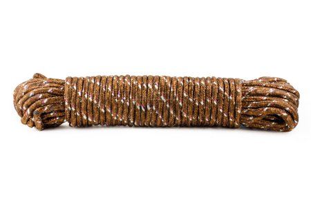 Téléchargez les photos : Coiled Nylon Rope braun . Utilisé pour tenir ou sécher les choses. Profondeur de champ complète. - en image libre de droit