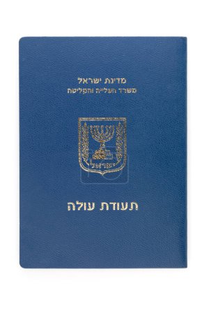 Téléchargez les photos : Teudat Oleh Israel Aliyah benefits booklet. Written in Hebrew. Passport of new immigrant of Israel Ministry of Absorption and Jewish agency Sokhnut . Isolated on white background - en image libre de droit