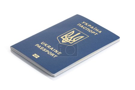 Ukrainischer ausländischer Pass, isoliert auf weißem Hintergrund. Einschreibung in den ukrainischen Pass. Nahaufnahme.