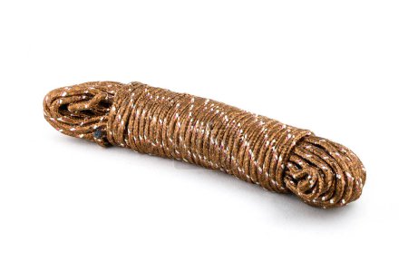 Téléchargez les photos : Coiled Nylon Rope braun . Utilisé pour tenir ou sécher les choses. Profondeur de champ complète. - en image libre de droit