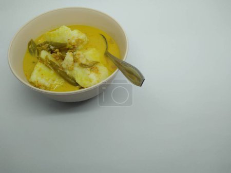 Téléchargez les photos : Lontong Sayur, Lontong légume est un petit déjeuner typiquement indonésien qui est rempli de lontong plus divers types de légumes - en image libre de droit