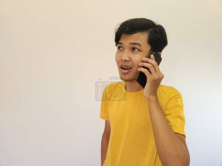 Photo for Asian man with gesture is on the phone, connection lost - Royalty Free Image