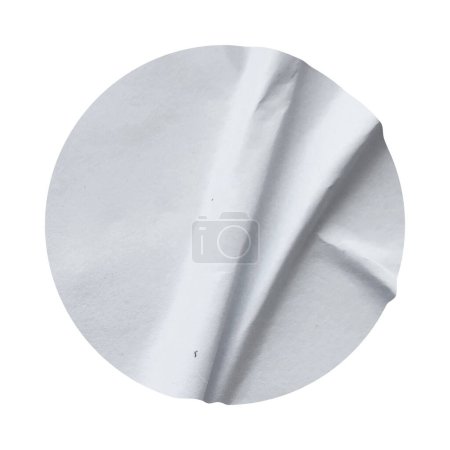 Foto de Etiqueta engomada de papel redondo blanco en blanco aislado sobre fondo blanco con ruta de recorte - Imagen libre de derechos