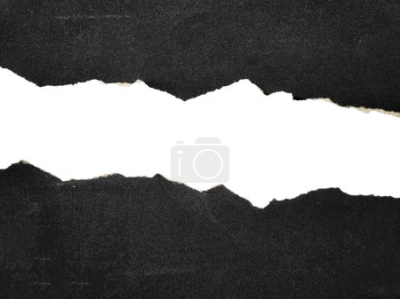 Téléchargez les photos : Papier noir déchiré isolé, espace de copie. texture de papier de verre déchiré superposition - en image libre de droit