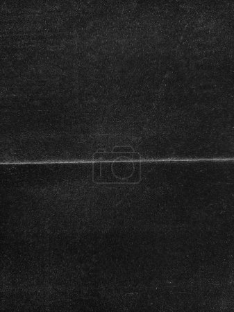 Foto de Fondo negro gastado abstracto de papel arrugado. Antigua superficie dañada con arrugas y polvo. Cartón plegado - Imagen libre de derechos