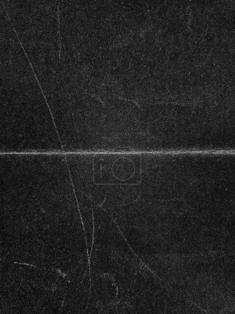 Foto de Fondo negro gastado abstracto de papel arrugado. Antigua superficie dañada con arrugas y polvo. Cartón plegado - Imagen libre de derechos