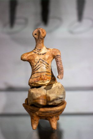 Photo for Ancient clay figurines - museum exhibits in the Museum of Trypillia Culture in the Lviv region of Ukraine. 04.09.2022 - Royalty Free Image