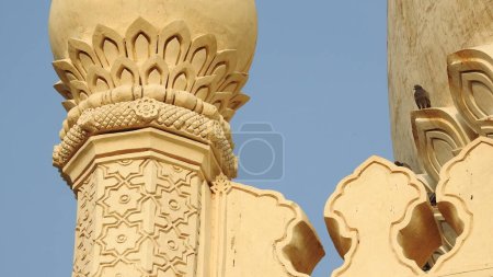 Foto de Las Tumbas Qutb Shahi se encuentran en Hyderabad, India y contienen las tumbas y mezquitas construidas por los diversos reyes de la dinastía Qutb Shahi. Fueron construidos entre los siglos XVI y XVII. Fortaleza histórica Golconda en Hyderabad. Fuerte Golconda - Imagen libre de derechos