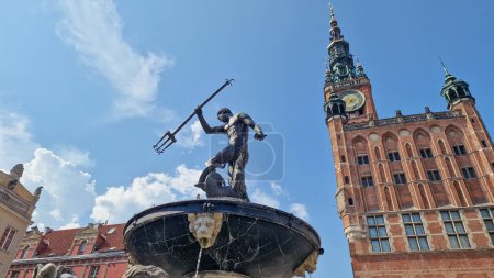 Téléchargez les photos : Promenade dans la vieille ville de Gdansk, capitale de la Poméranie en Pologne. - en image libre de droit