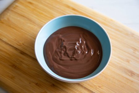 Foto de Natillas de chocolate caseras hechas con cacao puro. - Imagen libre de derechos