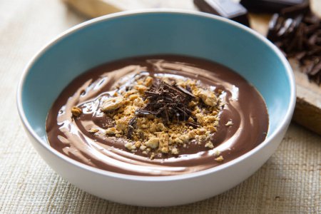 Téléchargez les photos : Homemade chocolate custard made with pure cocoa. - en image libre de droit