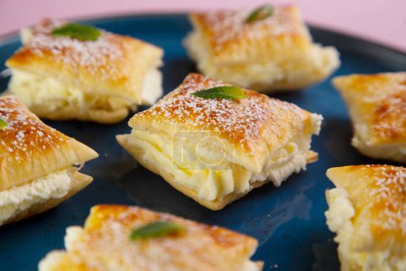 The Miguelitos de La Roda are little cakes made with puff pastry and pastry cream.