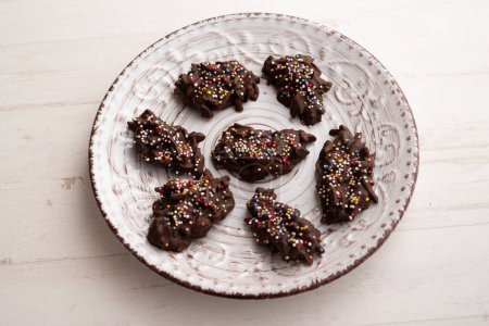 Foto de Chocolate rocks with toasted almonds. Traditional Spanish dessert. - Imagen libre de derechos
