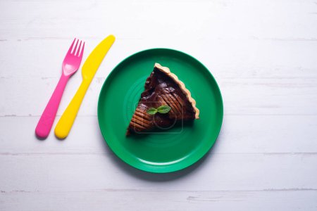 Téléchargez les photos : Pear tart with caramel and mascarpone cheese - en image libre de droit