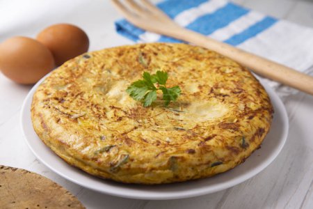 Spanish omelette with zucchini is an omelette to which chopped potatoes are added. It is one of the best-known and most emblematic dishes of Spanish cuisine