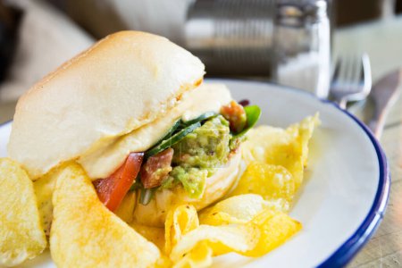 Téléchargez les photos : Délicieux sandwich végétalien sain aux légumes - en image libre de droit
