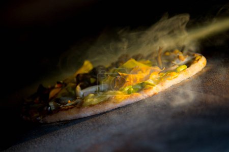 Foto de Pizza napolitana con productos de otoño de temporada como calabaza. - Imagen libre de derechos