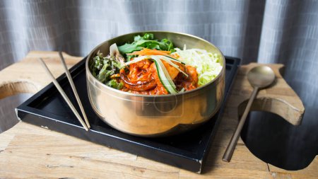 Foto de Ensalada de kimchi con verduras en un restaurante de Asia. - Imagen libre de derechos