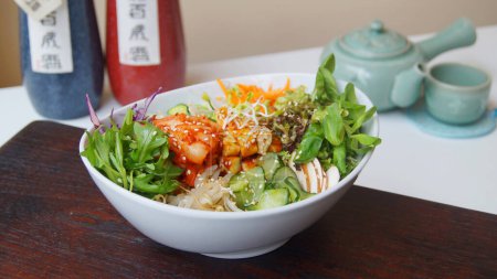 Téléchargez les photos : Salade Kimchi aux légumes dans un restaurant en Asie. - en image libre de droit