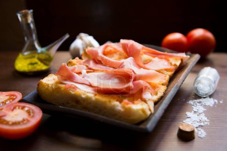 Téléchargez les photos : Tapa de jambon ibérique espagnol de qualité supérieure. - en image libre de droit