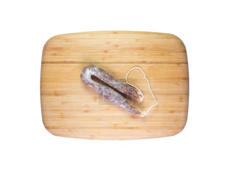 Téléchargez les photos : Tapa à la saucisse ibérique. Fuet est une saucisse catalane typique à base de porc, répandue dans le reste de l'Espagne et appréciée pour ses caractéristiques organoleptiques. - en image libre de droit