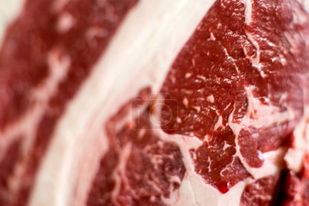 Téléchargez les photos : Steak de boeuf premium sur fond sombre. - en image libre de droit
