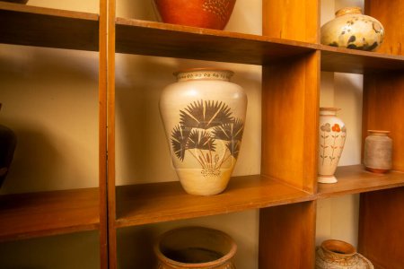 Téléchargez les photos : Musée et atelier de céramique dans la ville de Chazuta dans la jungle péruvienne. - en image libre de droit