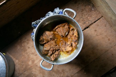 Foto de Majaz estofado. El majaz o paca es una especie de roedor para carne que es muy apreciada y comúnmente consumida en la selva peruana.. - Imagen libre de derechos