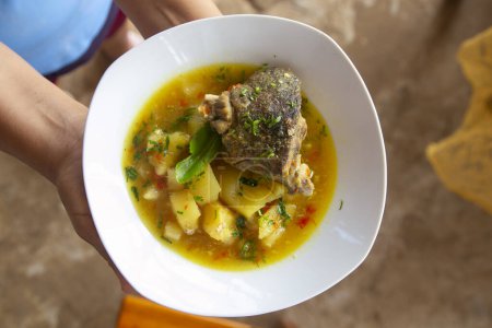 Téléchargez les photos : Majaz a mijoté. Le majaz ou paca est une espèce de rongeur pour la viande qui est très appréciée et couramment consommée dans la jungle péruvienne.. - en image libre de droit