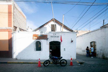 Foto de Arequipa, Perú; 1 de octubre de 2022: Nueva Palomino es uno de los restaurantes más famosos de la ciudad de Arequipa en Perú. - Imagen libre de derechos