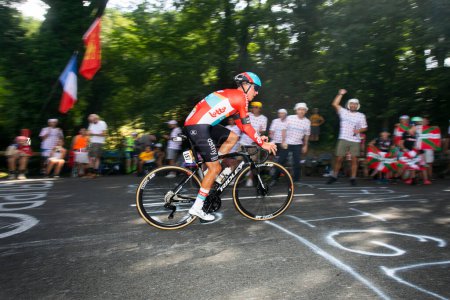 Téléchargez les photos : Domancy, France 18 juillet 2023 : MAXIM VAN GILS (LOTTO DSTNY BEL) en contre-la-montre au Tour de France. - en image libre de droit
