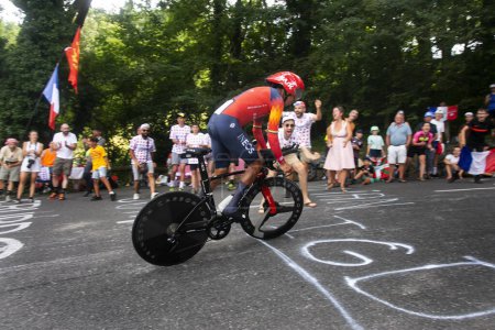 Téléchargez les photos : Domancy, France 18 juillet 2023 : EGAN BERNAL (INEOS GRENADIERS GBR) en contre-la-montre au Tour de France. - en image libre de droit