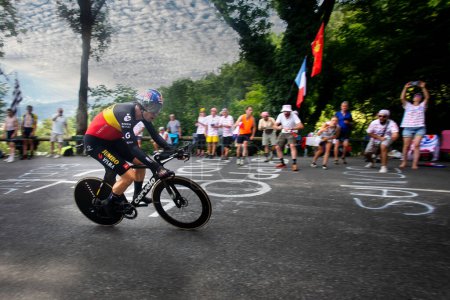 Foto de Domancy, Francia 18 de julio de 2023: WOUT VAN AERT (JUMBO-VISMA NED) en la etapa de contrarreloj del Tour de Francia. - Imagen libre de derechos