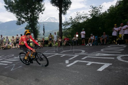 Téléchargez les photos : Domancy, France 18 juillet 2023 : TOBIAS HALLAND JOHANNESSEN (UNO-X PRO CYCLING TEAM NOR) en contre-la-montre au Tour de France. - en image libre de droit