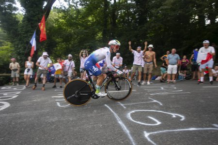 Foto de Domancy, Francia 18 de julio de 2023: MATHIEU BURGAUDEAU (TOTALENERGIES FRA) en la etapa de contrarreloj del Tour de Francia. - Imagen libre de derechos