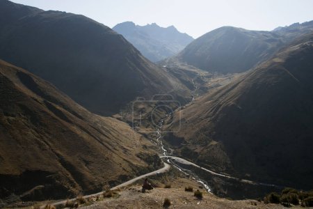 Foto de Vistas del valle sagrado del Perú desde el punto más alto de la cordillera de Abra Málaga. - Imagen libre de derechos
