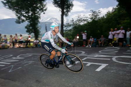 Téléchargez les photos : Domancy, France 18 juillet 2023 : ALEXEY LUTSENKO (ASTANA QAZAQSTAN TEAM / KAZ) en contre-la-montre au Tour de France 2023. - en image libre de droit